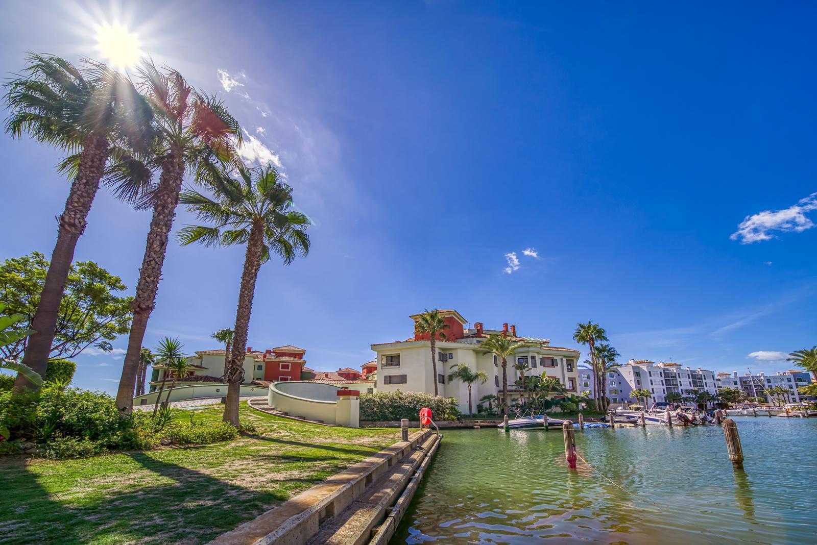 4-Bedroom Apartment with Marina Views in the Marina