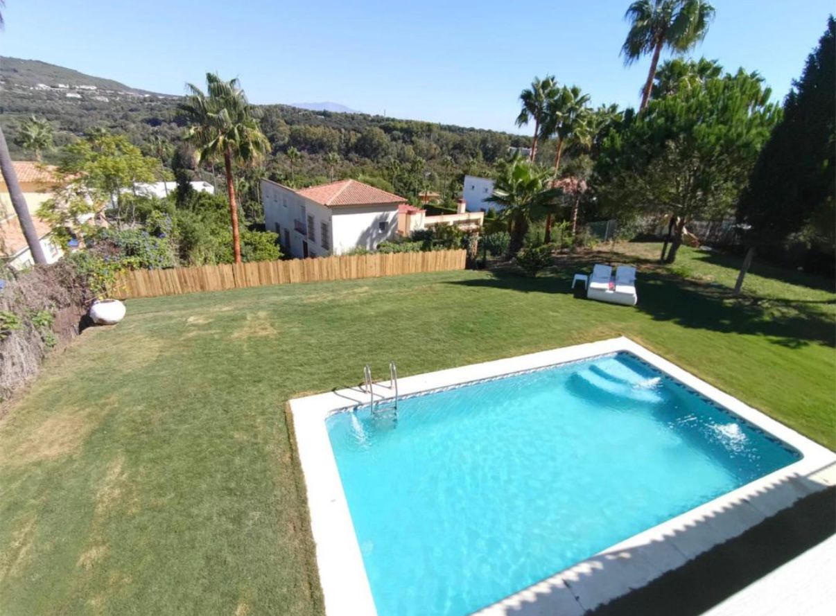 Spacious 5-Bedroom Villa with Panoramic Golf Views – Sotogrande Alto (F)