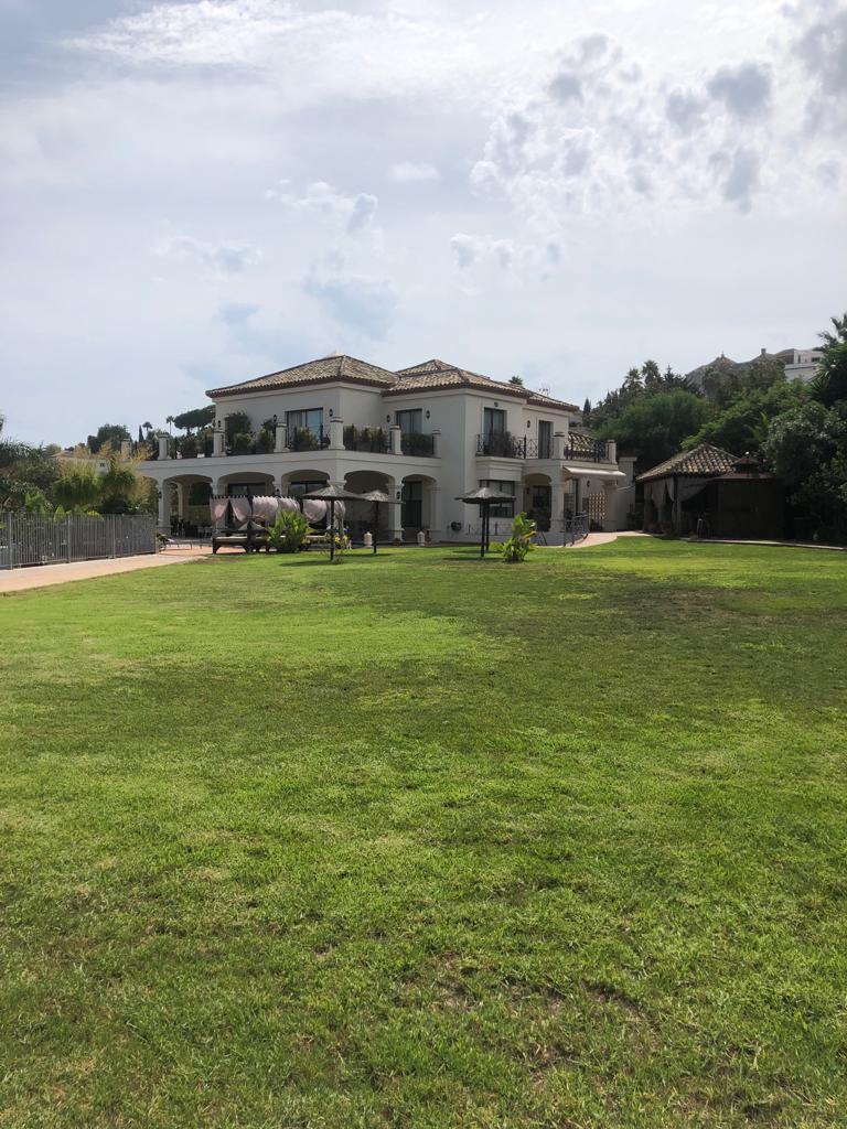 5-Bedroom Villa with Lake Views, Padel Court and Sports Area in Sotogrande F Zone - Sotogrande Alto