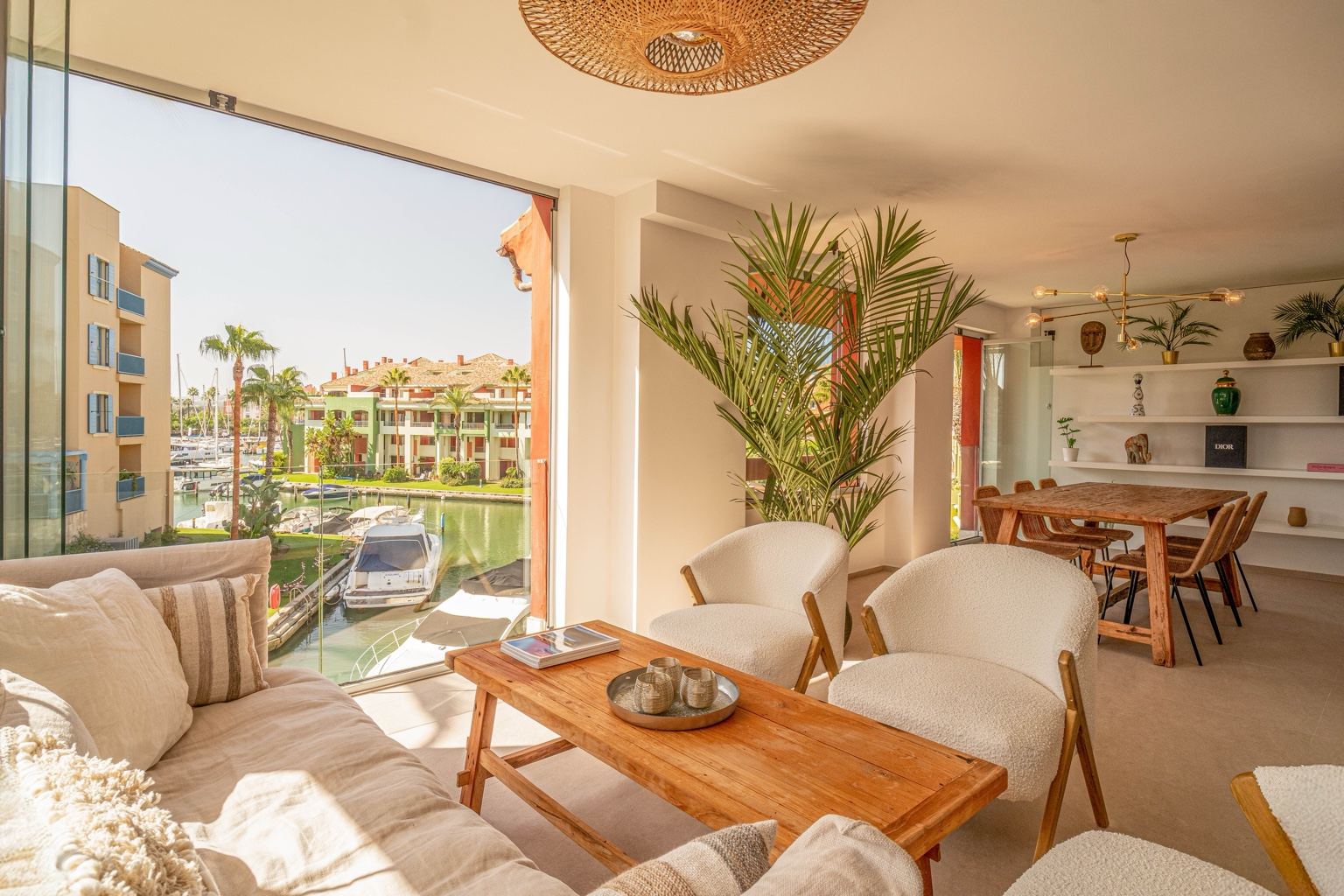 Apartamento de 3 dormitorios exquisitamente reformado en Sotogrande Marina - Sotogrande Marina