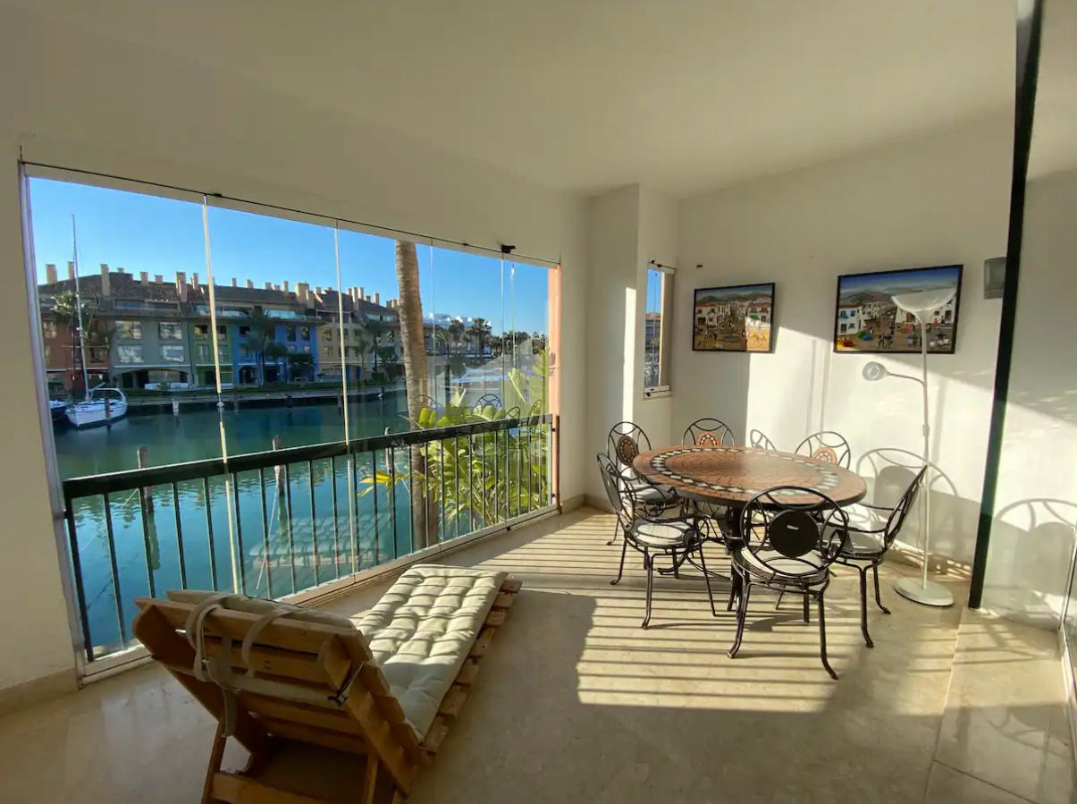 2-Bedroom Apartment with Marina Views